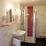 Zum Alten Hafen Hotel *