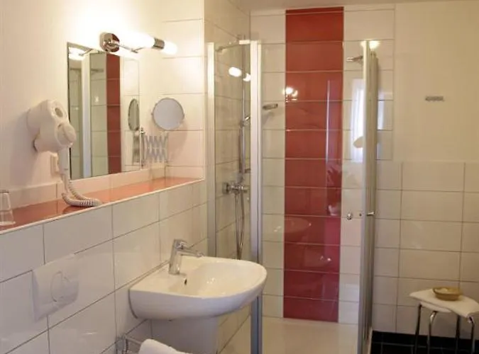 Zum Alten Hafen Hotel *